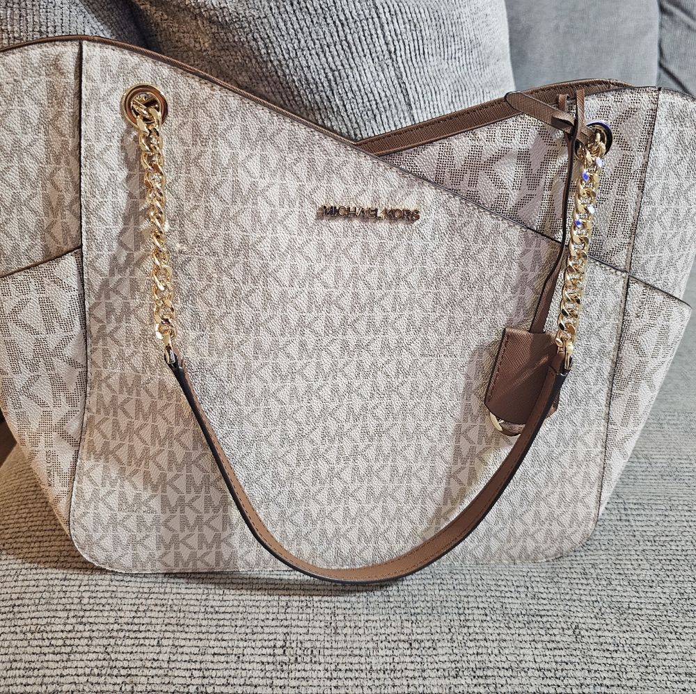 Michael Kors Cream and Brown Shoulder Bag - Picture 9 of 9